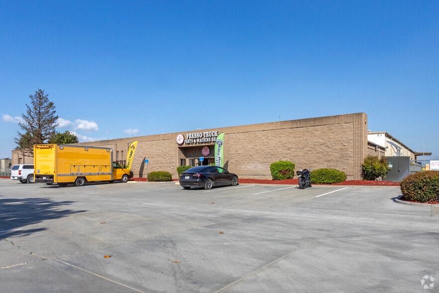 2645 S Chestnut Ave, Fresno, CA for lease - Building Photo - Image 1 of 5