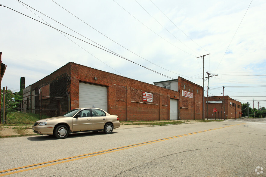 3301-3303 Lakeside Ave E, Cleveland, OH for lease - Building Photo - Image 1 of 1