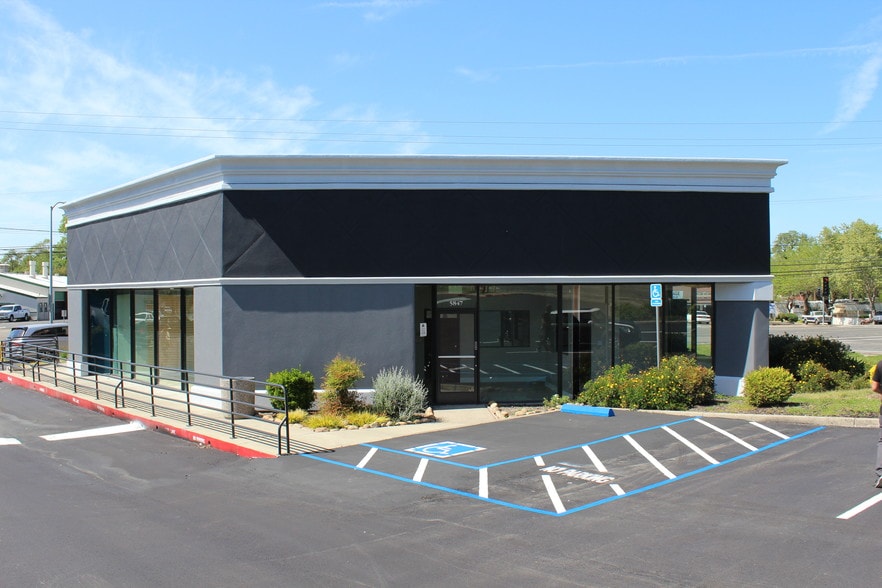 5839 Manzanita Ave, Carmichael, CA à louer - Photo principale - Image 2 de 2