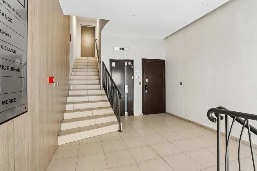 42 Avenue Kléber, Paris for lease - Lobby - Image 3 of 15
