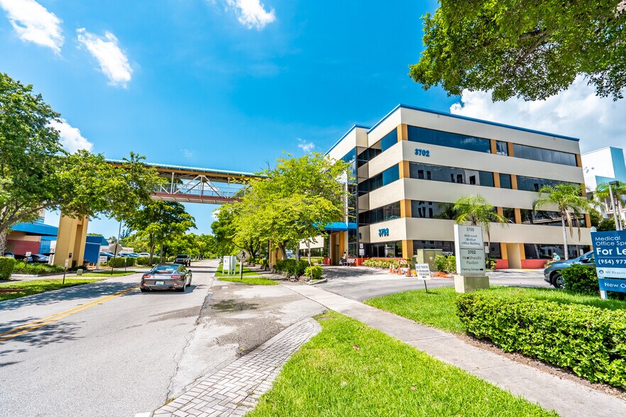 3702 Washington St, Hollywood, FL à louer - Photo du bâtiment - Image 3 de 21
