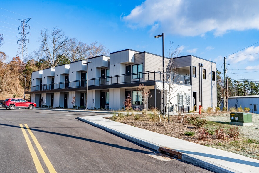 6262 Clinton Hwy, Knoxville, TN for sale - Primary Photo - Image 1 of 23