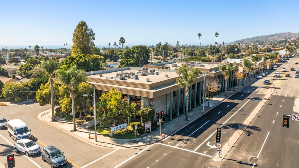 2580-2590 E Main St, Ventura, CA à louer - Photo du bâtiment - Image 3 de 7