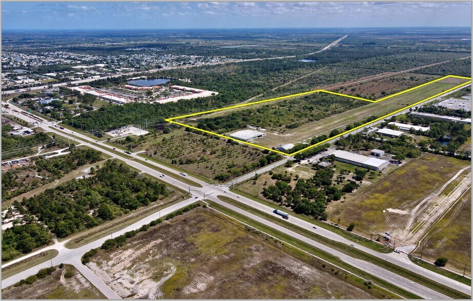 98th Avenue, Vero Beach, FL à vendre - Photo du bâtiment - Image 3 de 6