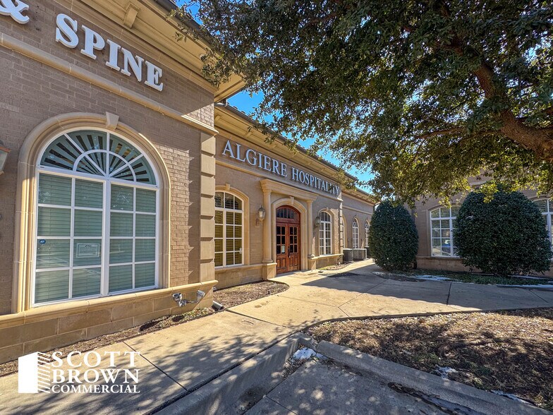 7704 San Jacinto Pl, Plano, TX à louer - Photo du bâtiment - Image 2 de 16