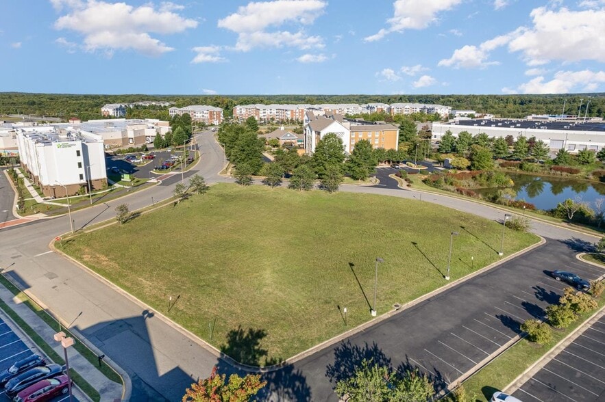 1068-1076 Hospitality Ln, Fredericksburg, VA à vendre - Photo du bâtiment - Image 2 de 10