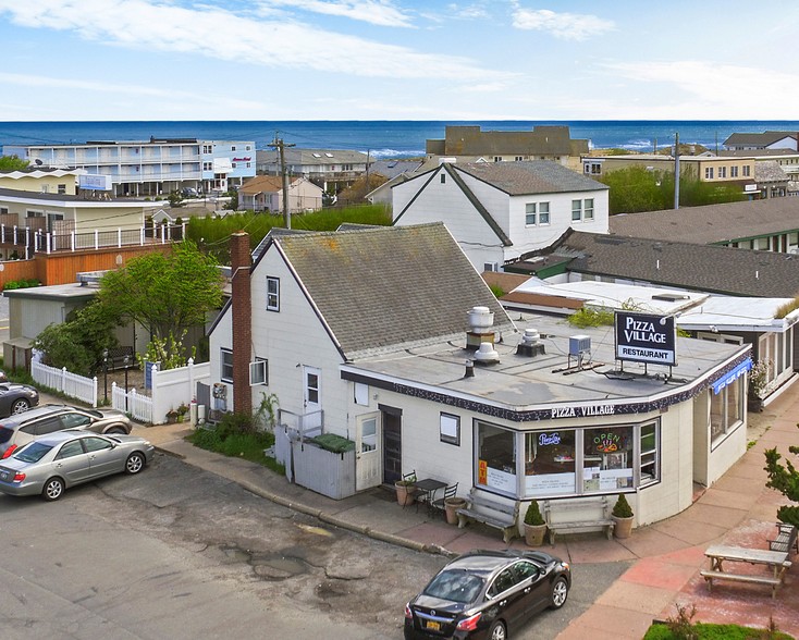 15 S Embassy St, Montauk, NY for sale - Aerial - Image 3 of 7