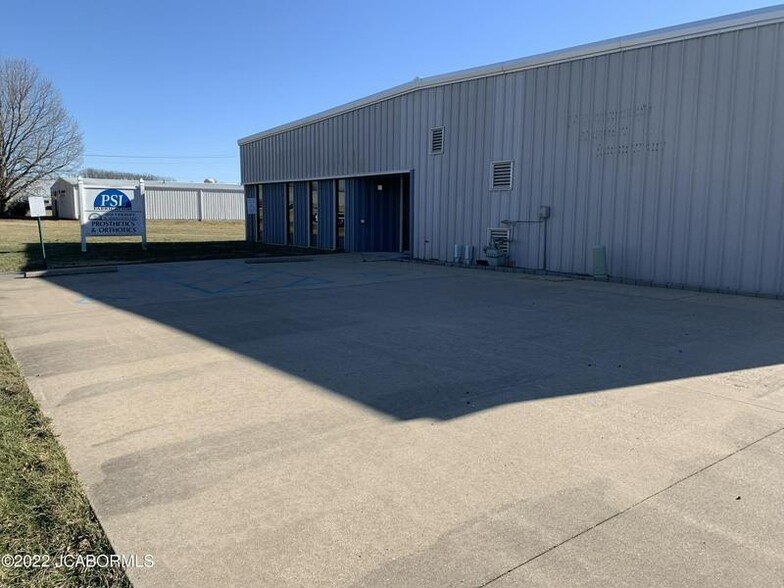 110 W Industrial Rd, Fulton, MO for lease - Building Photo - Image 3 of 3