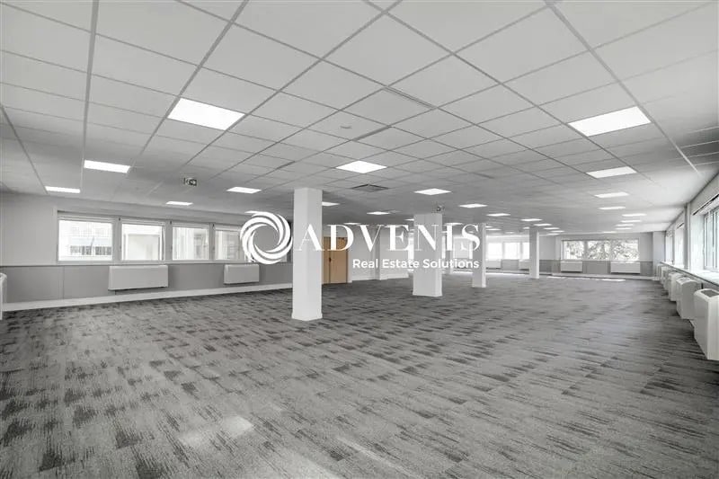 Office in Tremblay-en-France for lease Building Photo- Image 1 of 8