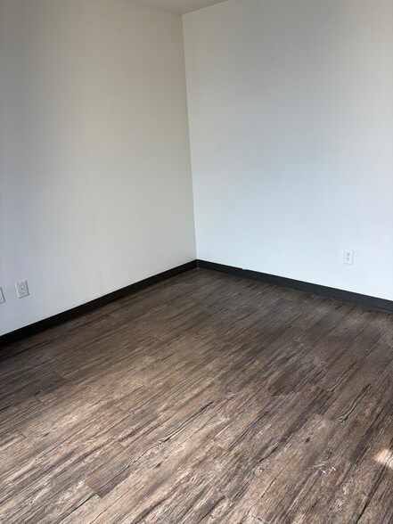 323 Thomas Pl, Everman, TX for lease - Building Photo - Image 3 of 6