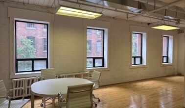 372 Richmond St W, Toronto, ON à louer Photo intérieure- Image 2 de 3