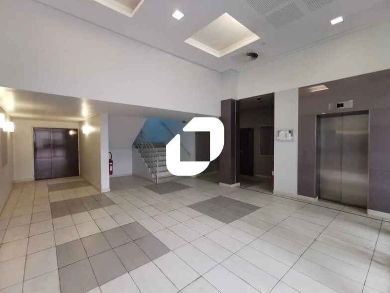 1 Rue Jacques Rueff, Antony for lease - Lobby - Image 3 of 16