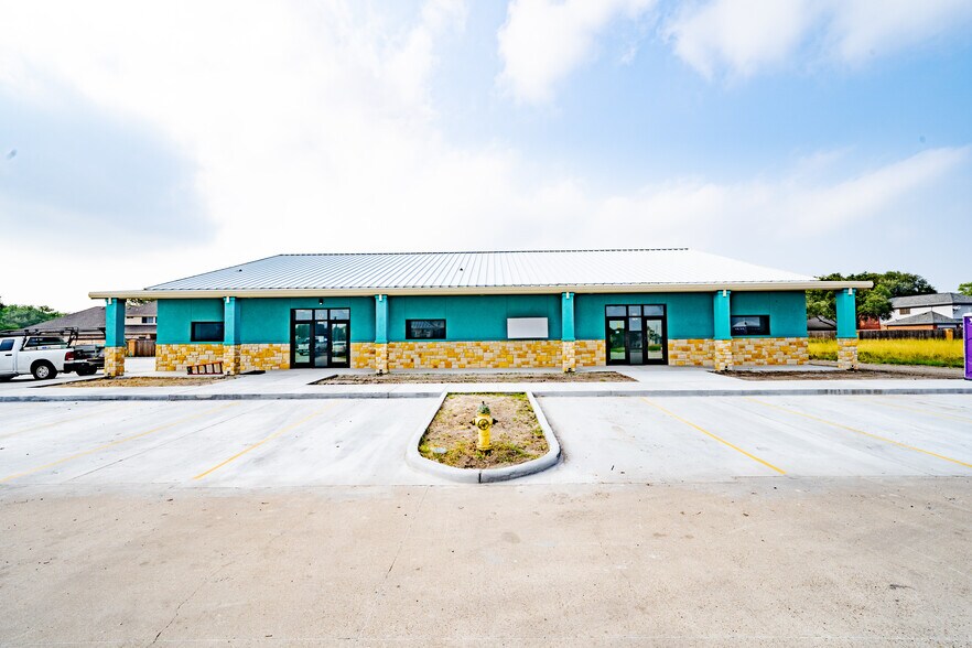 6214 Saratoga Blvd, Corpus Christi, TX à louer - Photo du bâtiment - Image 1 de 6