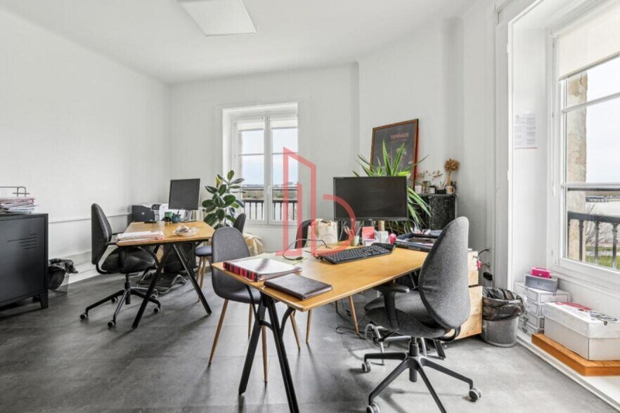 Office in Bordeaux for lease - Interior Photo - Image 1 of 9