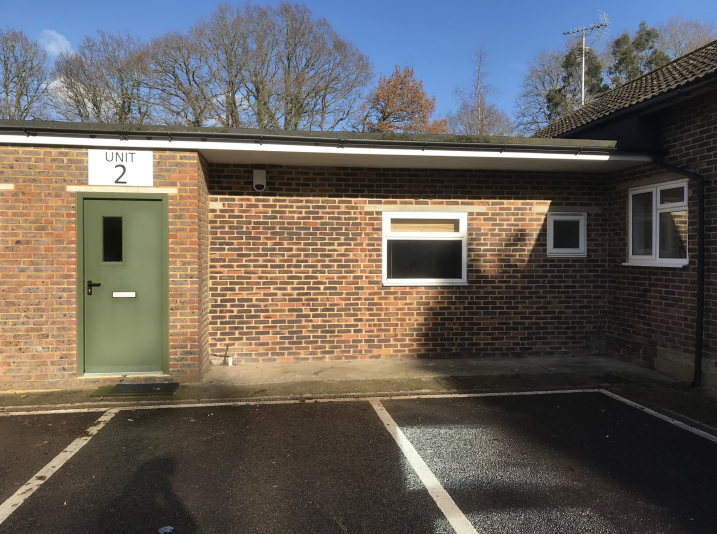 Unit 2 Shipley Bridge Ln, Horley for lease - Primary Photo - Image 1 of 3