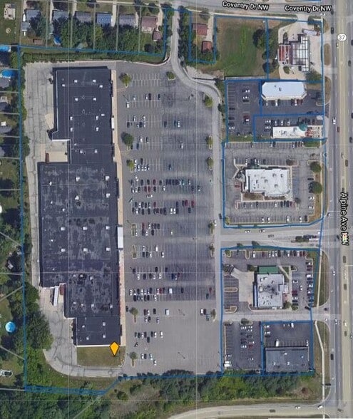 3165 Alpine Ave NW, Walker, MI à louer - Photo du bâtiment - Image 3 de 8