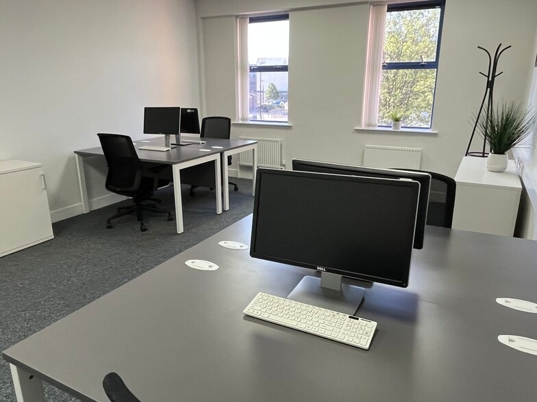 Wesley Sq, Hartlepool for lease - Interior Photo - Image 3 of 29