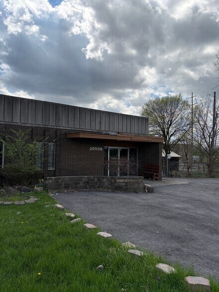 20500 Miles Pky, Warrensville Heights, OH à vendre - Photo du bâtiment - Image 3 de 7