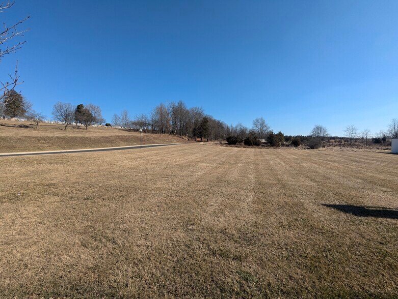 Versatile Commercial Land portefeuille de 2 propriétés à vendre sur LoopNet.ca - Photo du bâtiment - Image 3 de 6