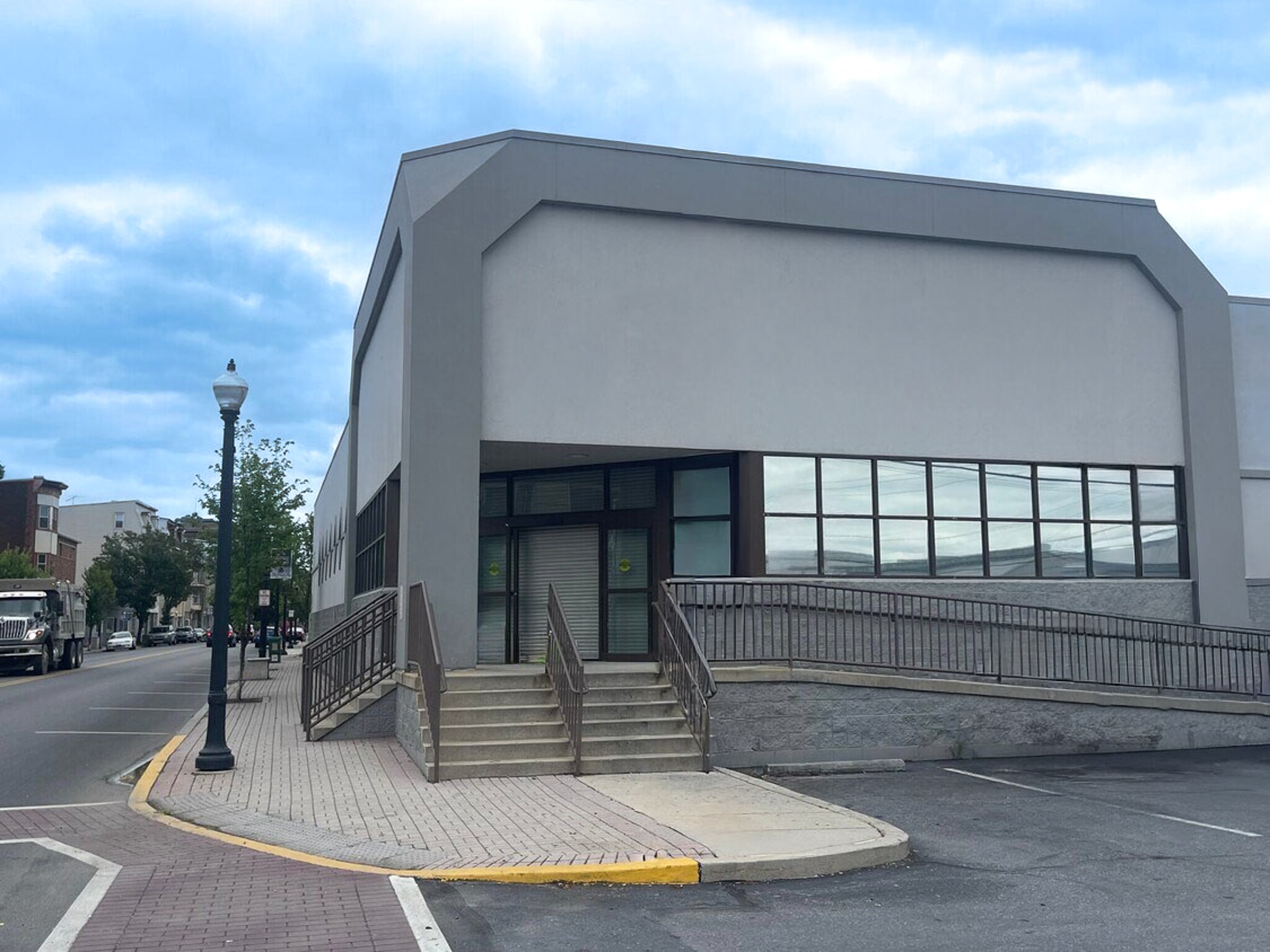 124 S Front St, Harrisburg, PA for lease Building Photo- Image 1 of 7