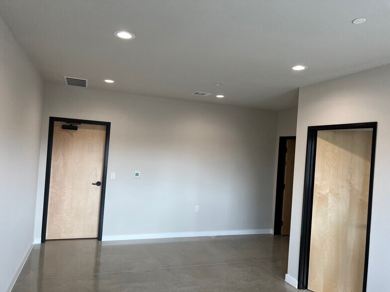 720 S Bell Blvd, Cedar Park, TX à louer - Photo du bâtiment - Image 3 de 7