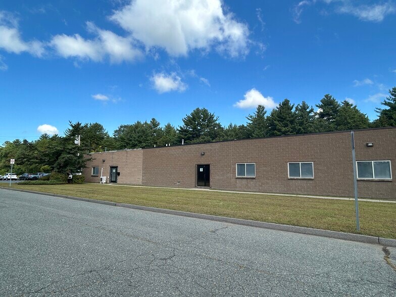 23 Jayar Rd, Medway, MA à louer - Photo du bâtiment - Image 3 de 7