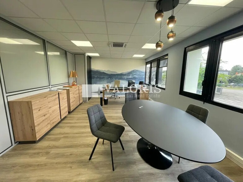 Bureau dans Francheville à louer - Photo intérieure - Image 2 de 5