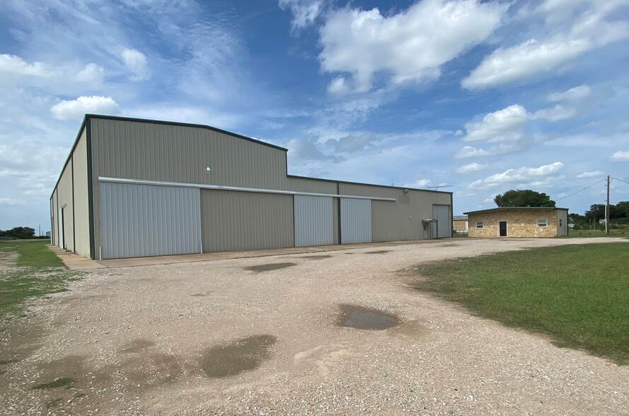 2591 Malloy Bridge Rd, Ferris, TX for lease - Building Photo - Image 2 of 13