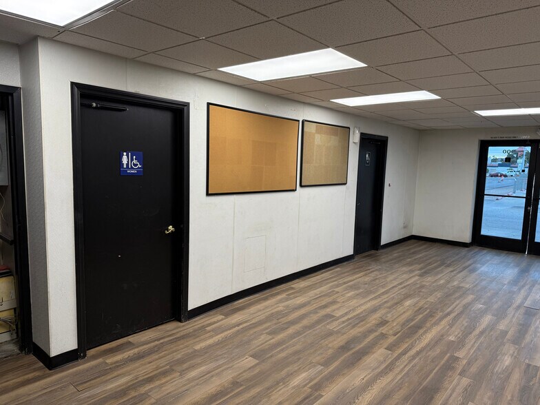 1239 N Boulder Hwy, Henderson, NV à louer - Photo du bâtiment - Image 3 de 9