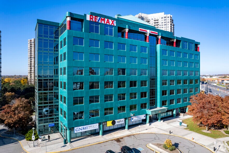 10 Kingsbridge Garden Cir, Mississauga, ON à louer - Photo du bâtiment - Image 2 de 7