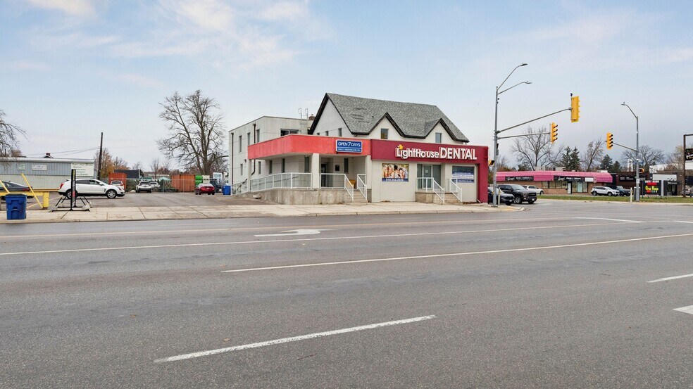 185 Grand Av W, Chatham, ON à vendre - Photo du bâtiment - Image 3 de 10