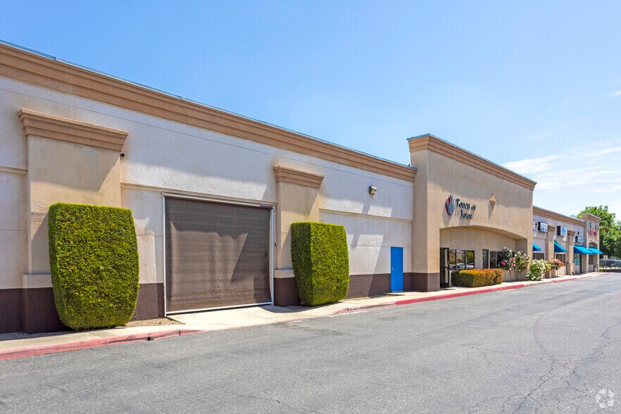 90 E Magill Ave, Fresno, CA à vendre - Photo du bâtiment - Image 2 de 7