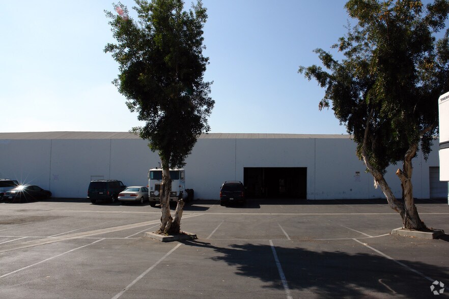 8401 E Slauson Ave, Pico Rivera, CA à louer - Photo du bâtiment - Image 3 de 5