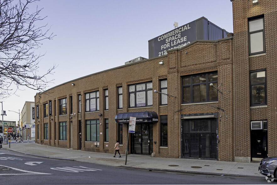 5500 Broadway, Bronx, NY à louer - Photo du bâtiment - Image 1 de 8