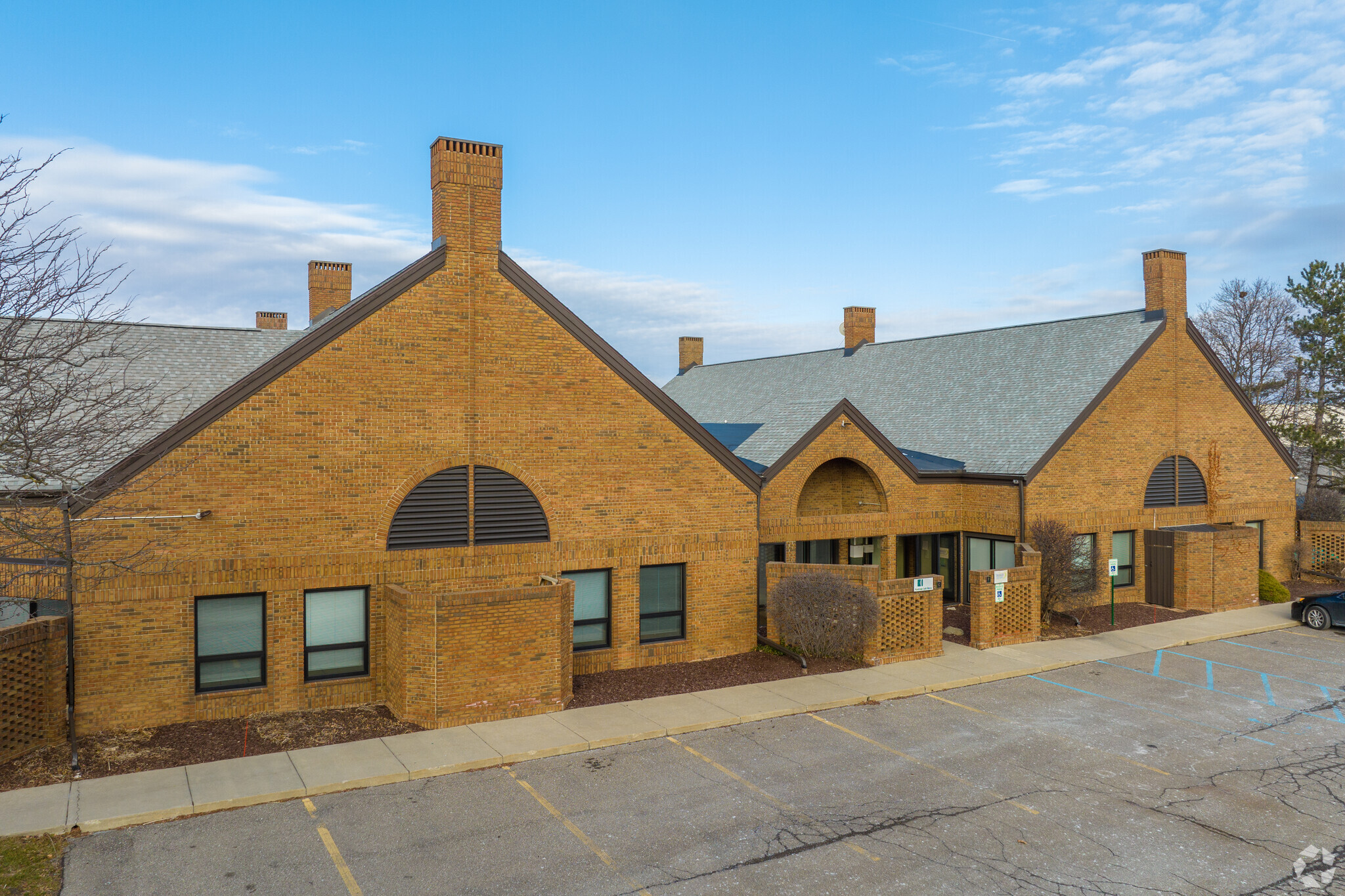 905 W Eisenhower Cir, Ann Arbor, MI for lease Primary Photo- Image 1 of 16