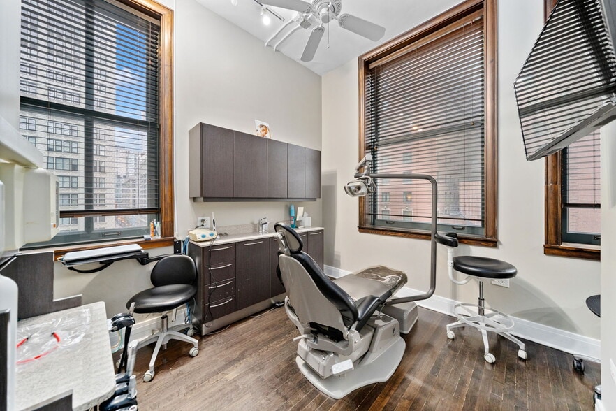 120 S State St, Chicago, IL for sale - Interior Photo - Image 3 of 12