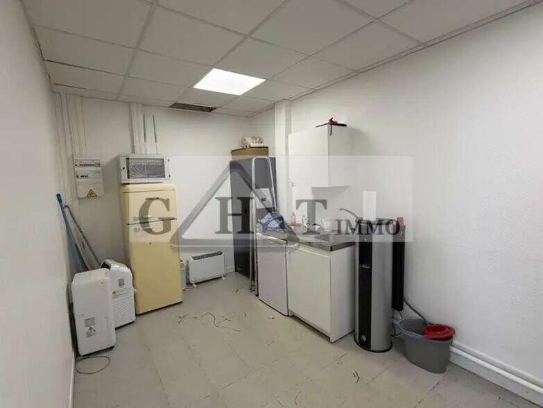 Bureau dans Maisons-Alfort à louer - Photo du bâtiment - Image 2 de 4