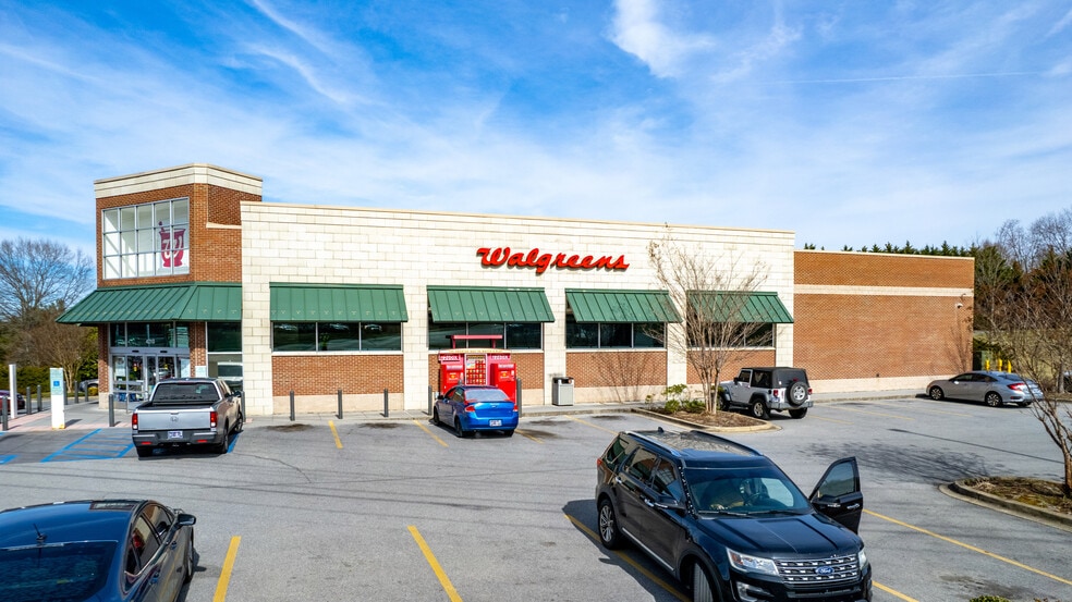 4210 N Roan St, Johnson City, TN for sale - Building Photo - Image 3 of 4