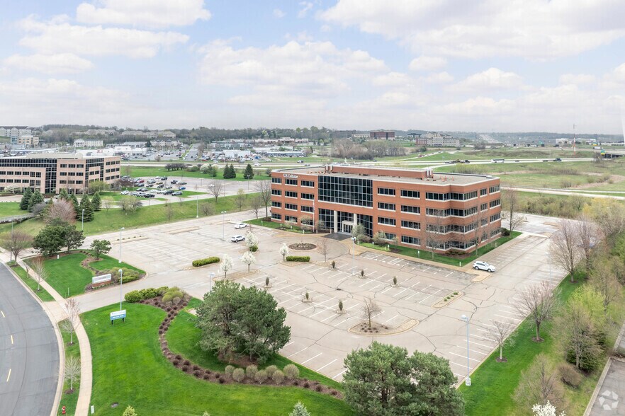 5117 W Terrace Dr, Madison, WI à louer - Aérien - Image 2 de 12