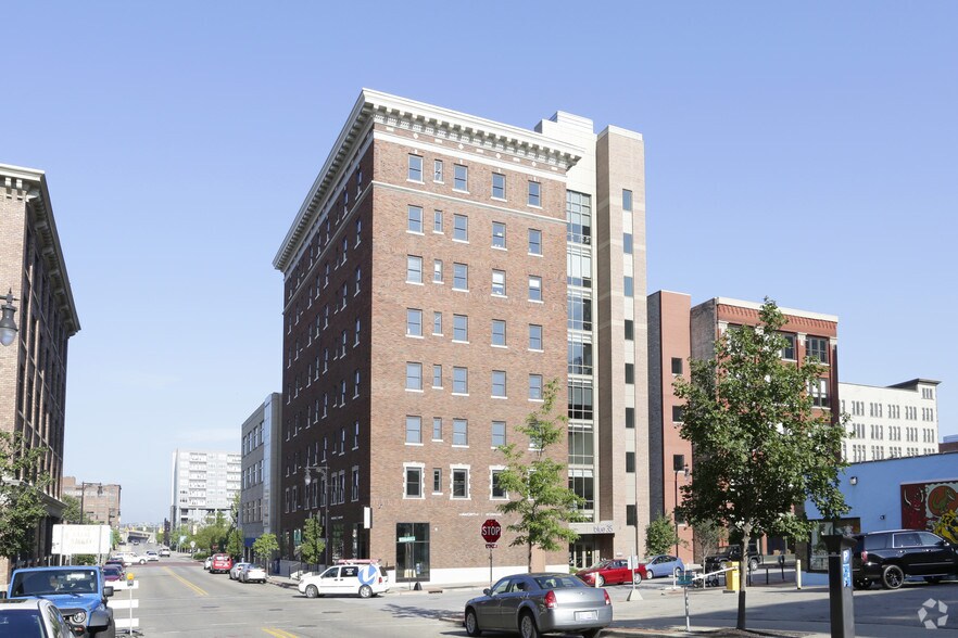 35 Oakes St SW, Grand Rapids, MI à louer - Photo du bâtiment - Image 2 de 17