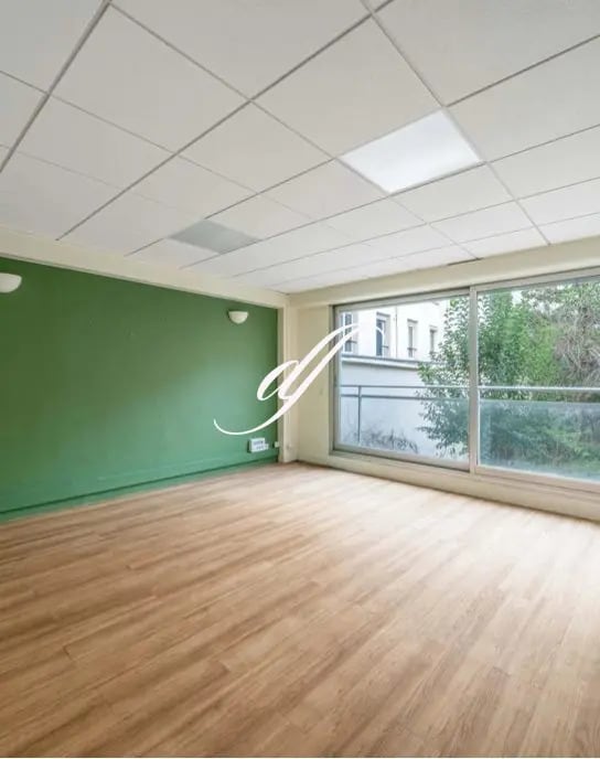 Retail in Paris for sale Interior Photo- Image 1 of 6