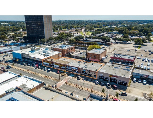 Plus de détails pour 220 W Jefferson Blvd, Dallas, TX - Commerce de détail à louer