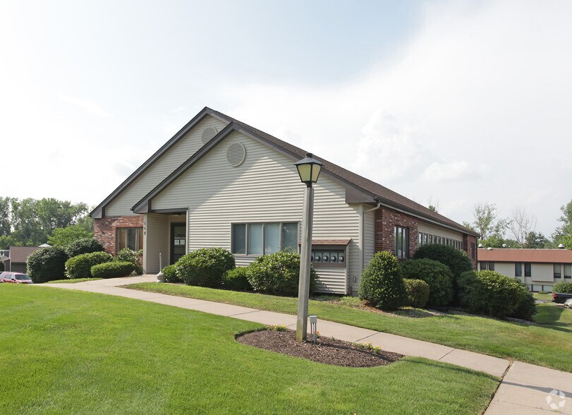 152 Deming St, South Windsor, CT for sale - Building Photo - Image 1 of 2