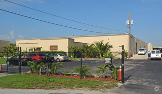 Plus de détails pour 4351 NE 12th Ter, Oakland Park, FL - Industriel à louer