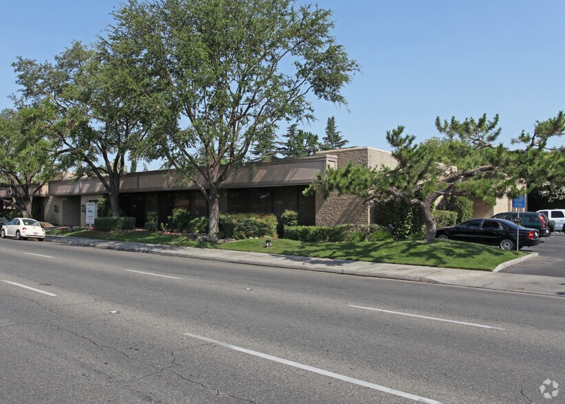 1500 W Shaw Ave, Fresno, CA à louer - Photo du bâtiment - Image 2 de 17