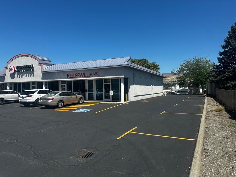 1111 N Mission St, Wenatchee, WA for lease - Building Photo - Image 3 of 6