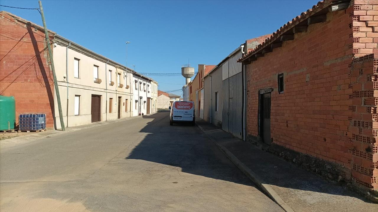 Pobladura-Zp, Zotes del Páramo, León for sale Primary Photo- Image 1 of 10