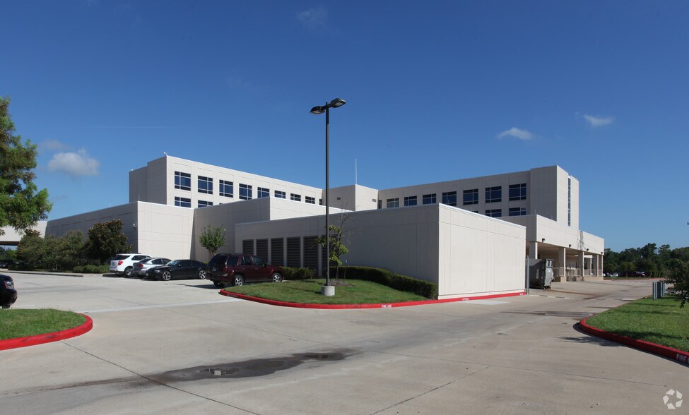 1120 Business Center Dr, Houston, TX à louer - Photo du bâtiment - Image 2 de 2
