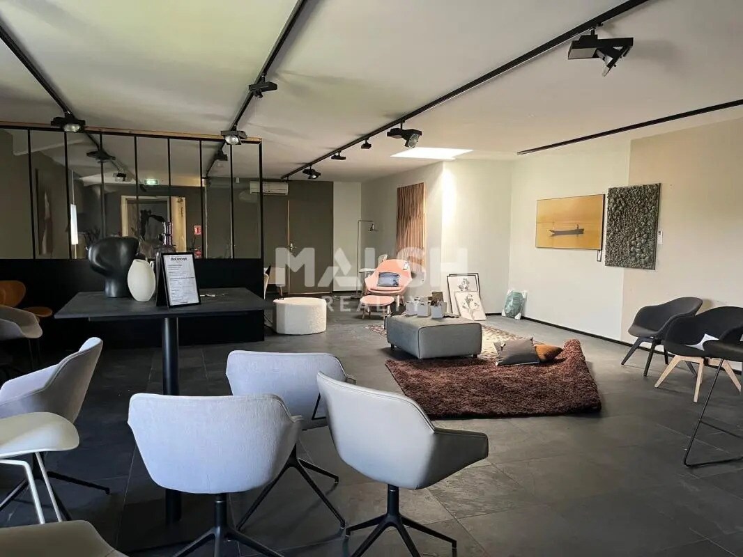 Retail in Saint-Priest for lease Interior Photo- Image 1 of 10