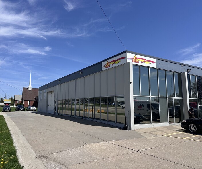 5325 NE 14th St, Des Moines, IA à louer - Photo du bâtiment - Image 1 de 12